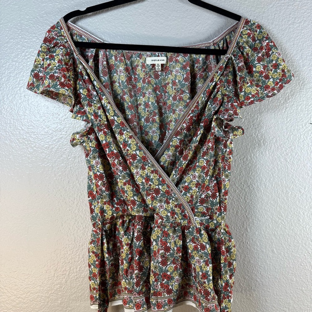 Max Studio Floral faux Wrap Top SZ:XL